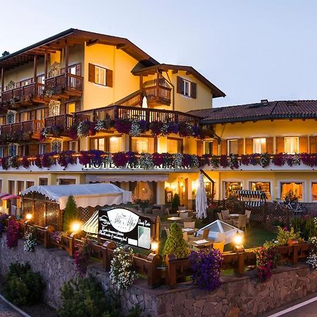 Hotel Alle Alpi Moena Buitenkant foto
