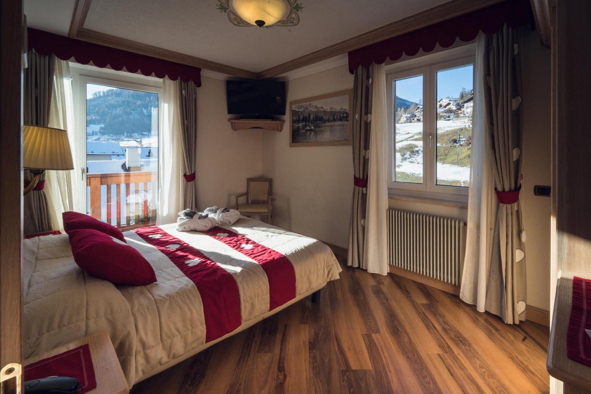 Hotel Alle Alpi Moena Buitenkant foto