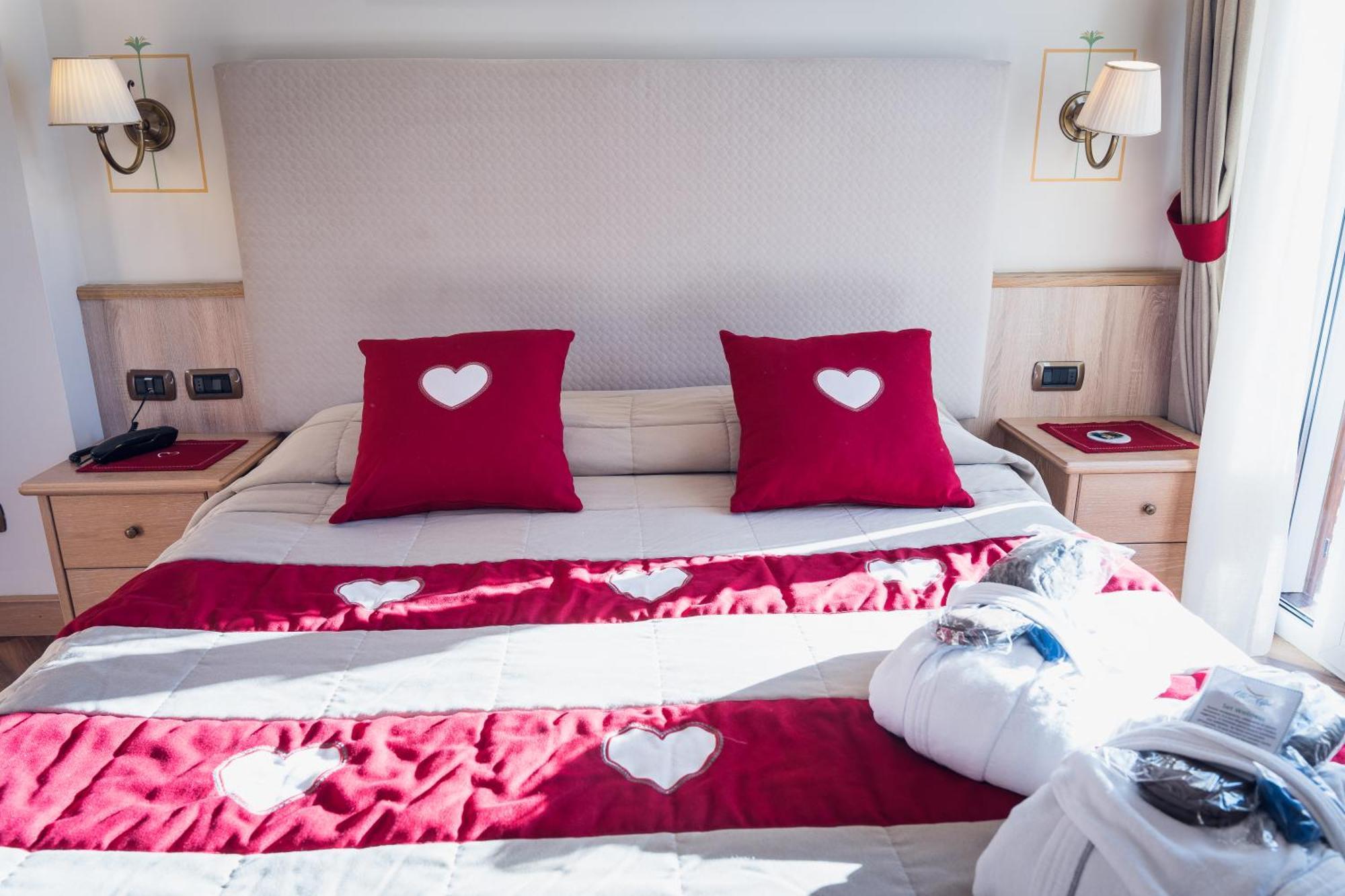 Hotel Alle Alpi Moena Buitenkant foto