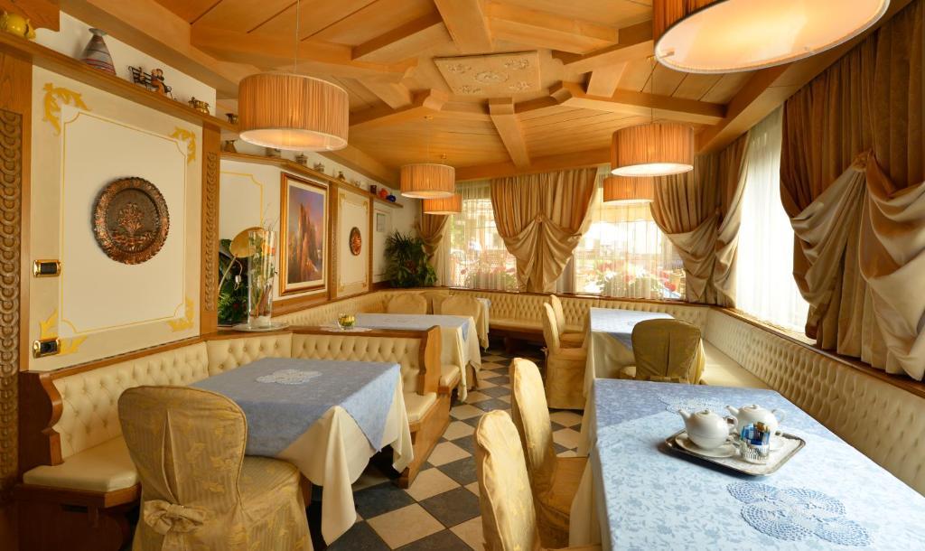 Hotel Alle Alpi Moena Buitenkant foto