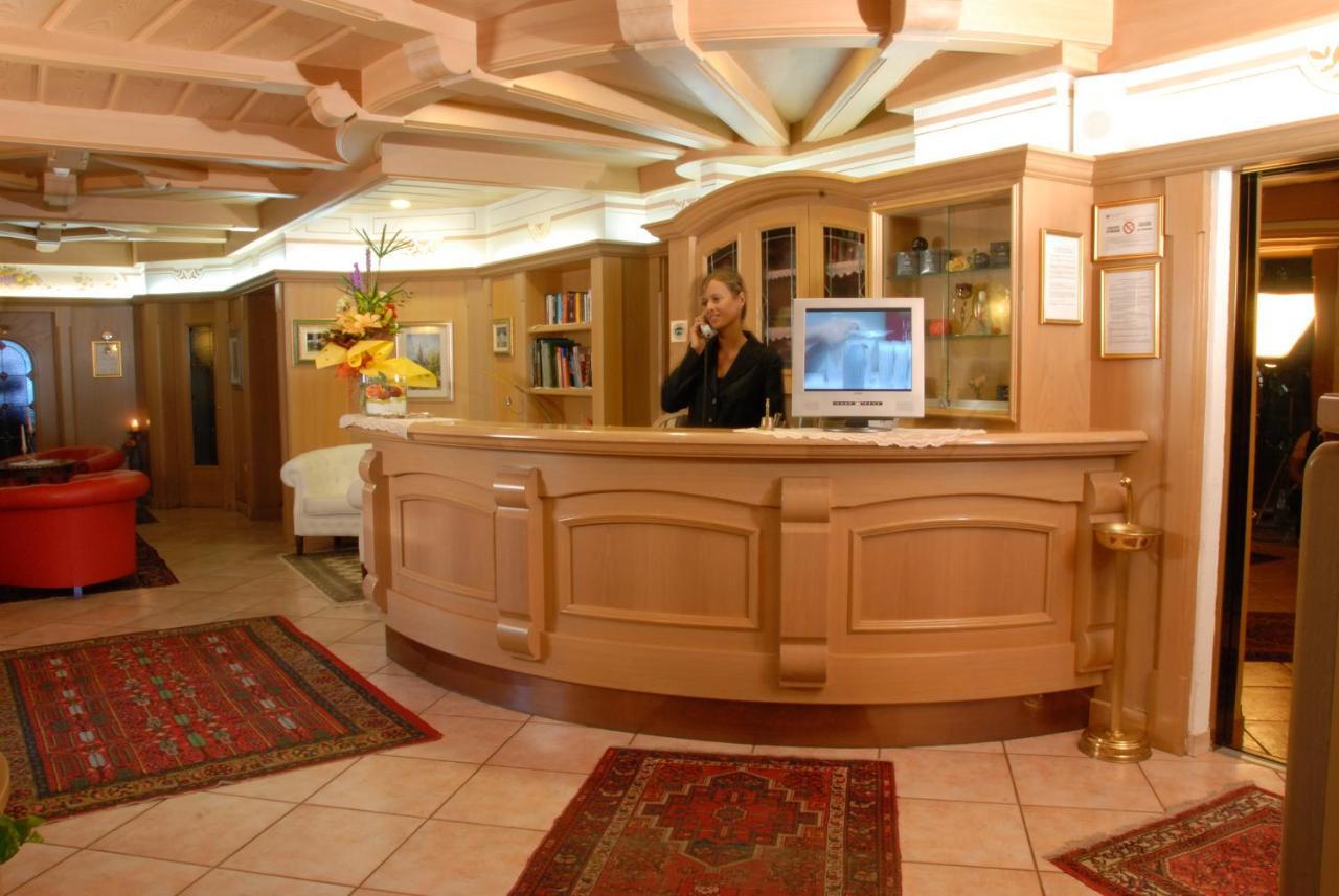 Hotel Alle Alpi Moena Buitenkant foto